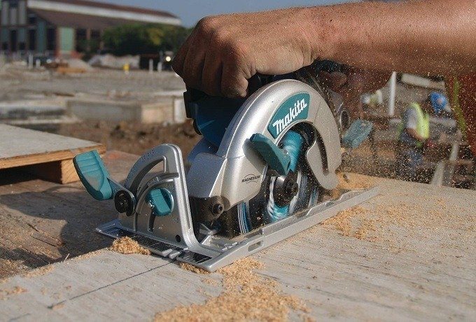 How to Buy the Best Warm Drive Circular Saw