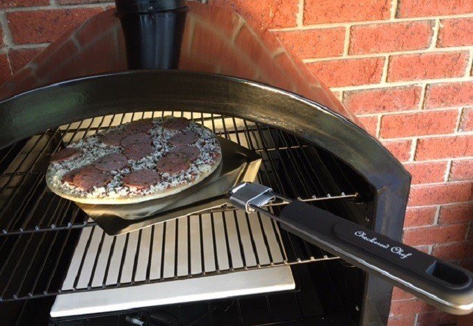 How to Buy the Best Pizza Peel